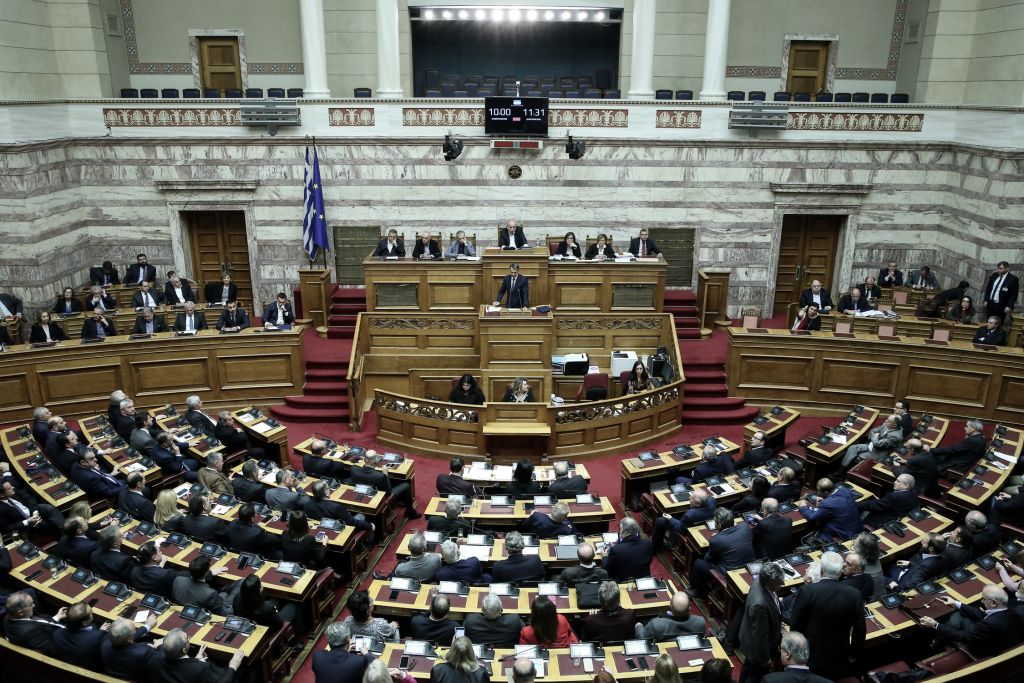 Η κυβέρνηση αναβάλλει την κύρωση 3 συμβάσεων με τη Β.Μακεδονία