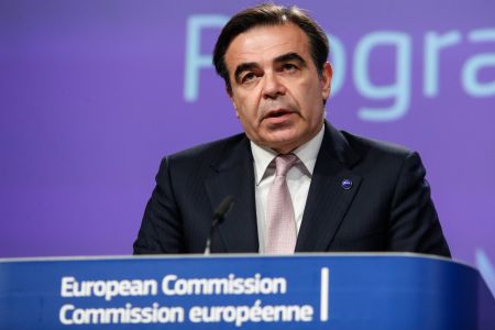 EU inches toward common migration policy, Commission stresses urgency of effort