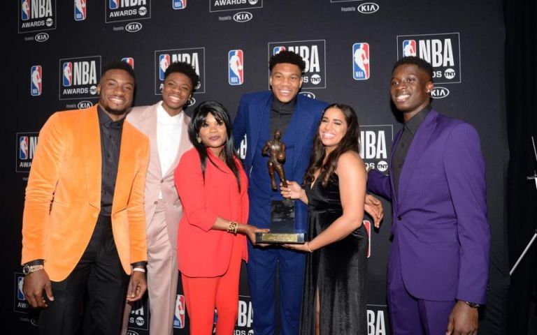 «Ιανός»: Η οικογένεια Αντετοκούνμπο βοηθάει την Καρδίτσα