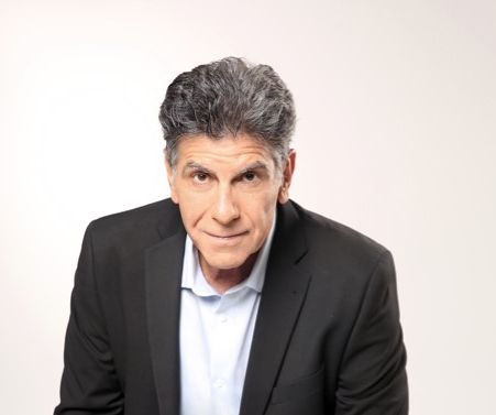 Γιάννης Μπέζος: «Ξεχάσαμε να ονειρευόμαστε»