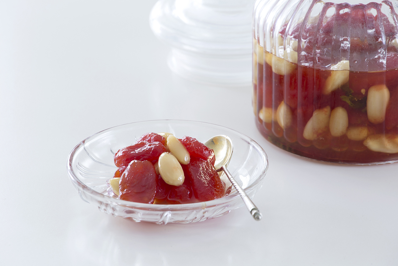 Ντοματίνια γλυκό του κουταλιού με αμύγδαλα