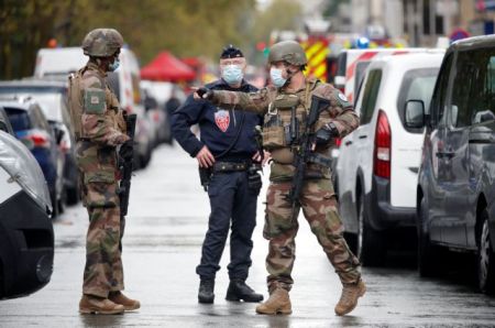 Γαλλία: «Σε πόλεμο εναντίον της ισλαμικής τρομοκρατίας»