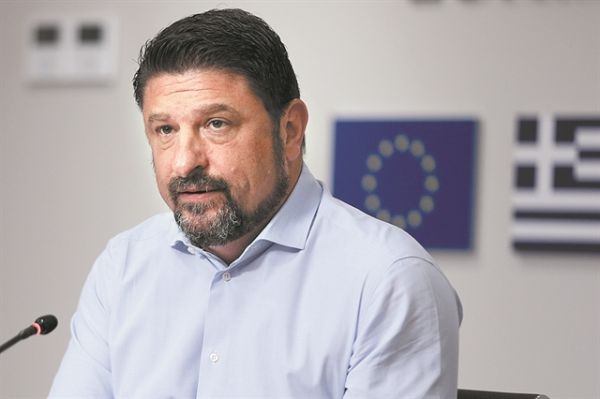 Ο Χαρδαλιάς για lockdown, Ιανό και χειροφίλημα