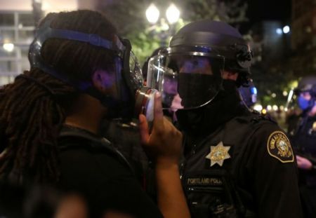 ΗΠΑ – Πόρτλαντ: Συγκρούσεις διαδηλωτών -αστυνομίας και συλλήψεις