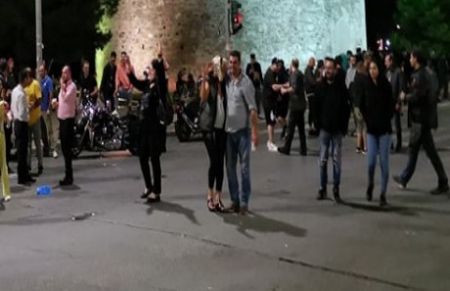 Κορωνοϊός – Θεσσαλονίκη: Μεταμεσονύκτια διαμαρτυρία από εστιάτορες