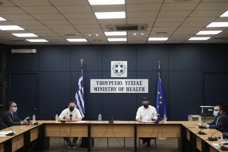 Κορωνoϊός – LIVE : Η ενημέρωση από Μαγιορκίνη και Χαρδαλιά