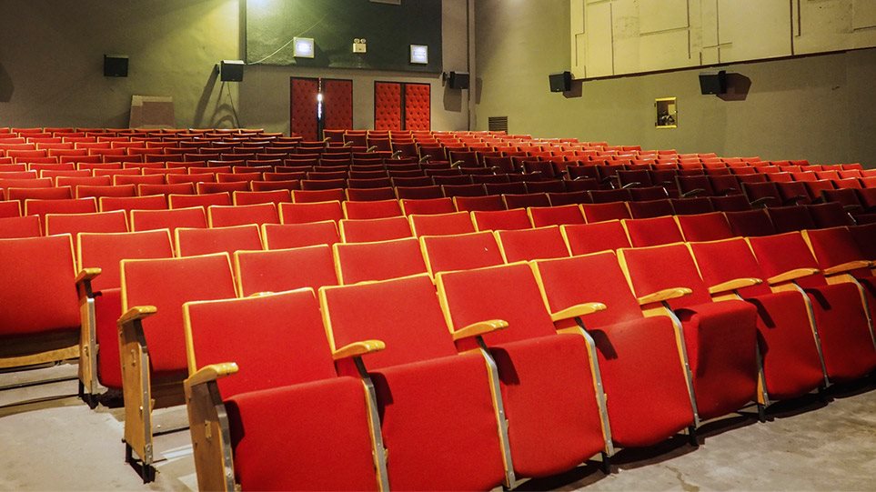 Σε απόγνωση οι άνθρωποι του θεάτρου – Άδεια ταμεία και αβεβαιότητα για την επόμενη μέρα