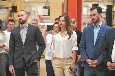 Βγαίνει… μπροστά η γενιά των σαραντάρηδων