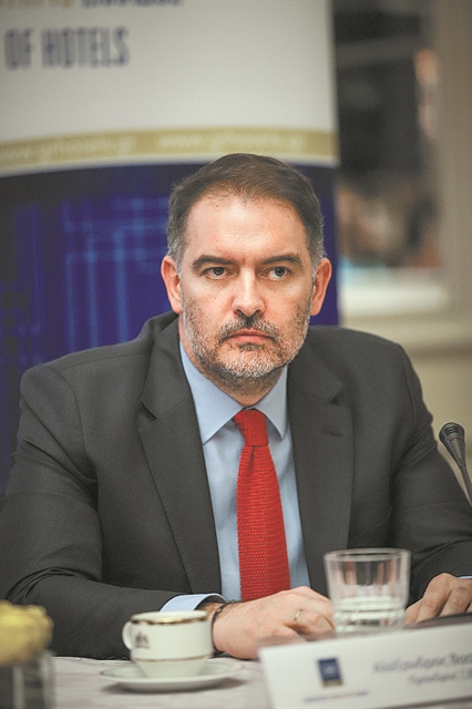 Η τουριστική σεζόν βρίσκεται στα χέρια των λοιμωξιολόγων