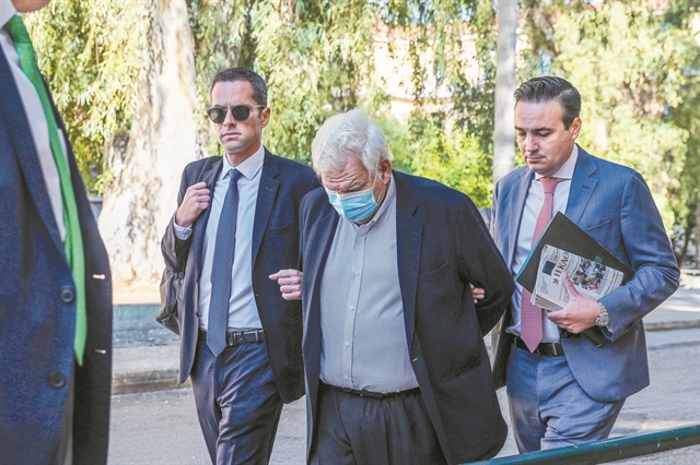 Το «σάπιο μήλο» της Folli Follie και η επιχείρηση συγκάλυψης