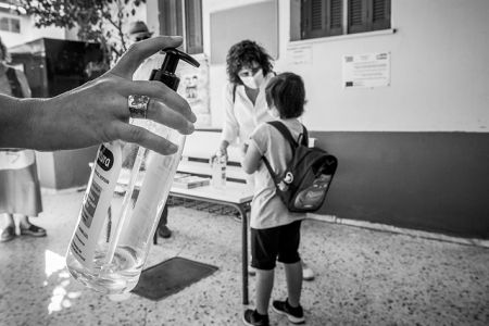 Σχέδιο με τοπικά αναχώματα για την αναχαίτιση του ιού