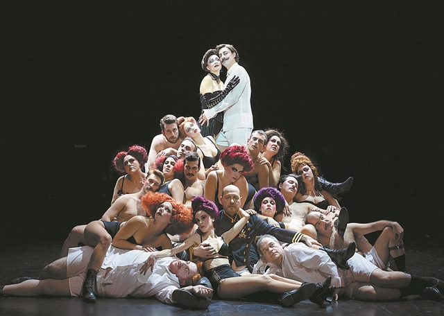 Το θέατρο παίρνει τα μέτρα του