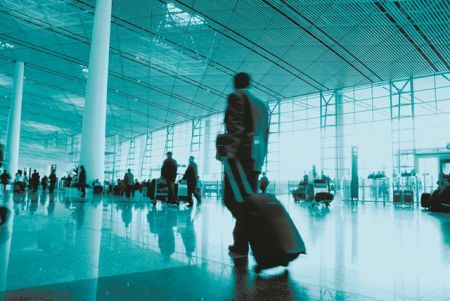 Τα αεροπλάνα καθηλωμένα και οι επιβάτες στον… αέρα