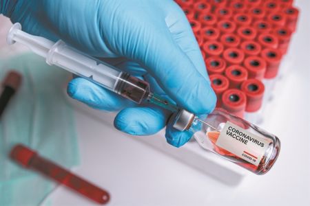 Η… αγέλη των αρνητών 