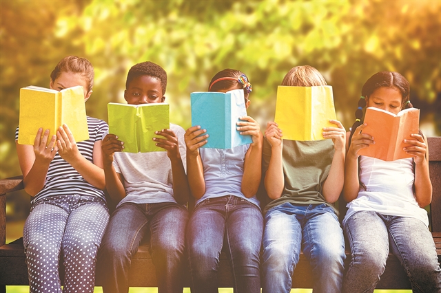 Εκτός από τις μάσκες υπάρχουν και τα βιβλία!