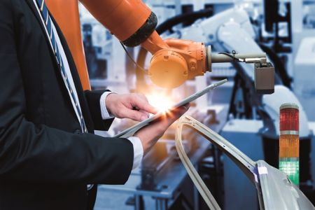 Η βιομηχανίαστο κέντρο της νέας παραγωγικής δομής