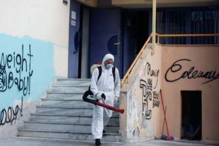 Κορωνοϊός : Πώς θα χορηγείται άδεια σε γονείς όταν κλείνουν σχολεία