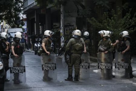 Εξάρχεια : Αστυνομική επιχείρηση σε υπό κατάληψη κτίριο