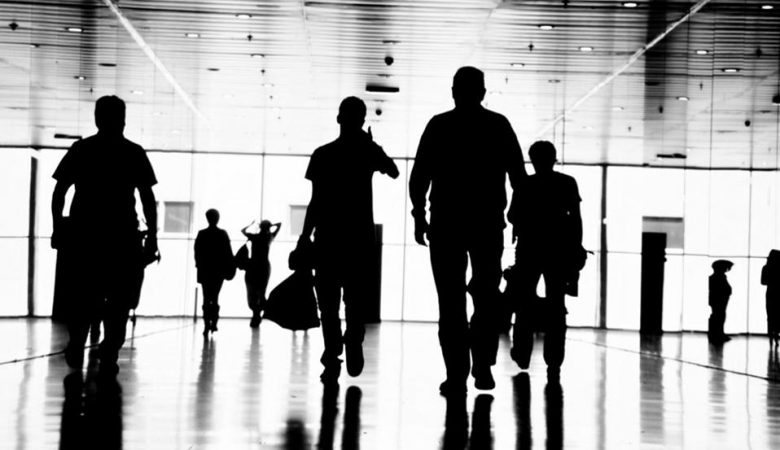 Αυξήσεις μισθών πριν από τις κάλπες – Τα δύο σενάρια για τον κατώτατο μισθό