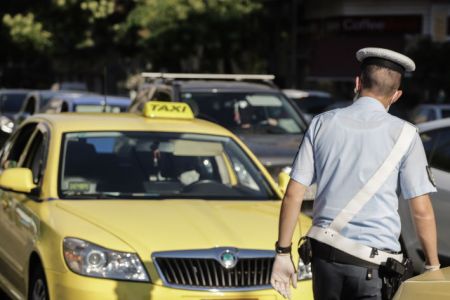 Lockdown – Ταξί: Αίτημα να επιτραπούν 3 επιβάτες ανά όχημα
