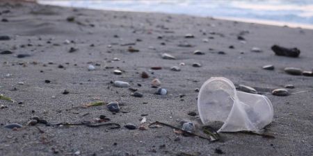 Πλαστικά μιας χρήσης: κατατίθεται το νομοσχέδιο