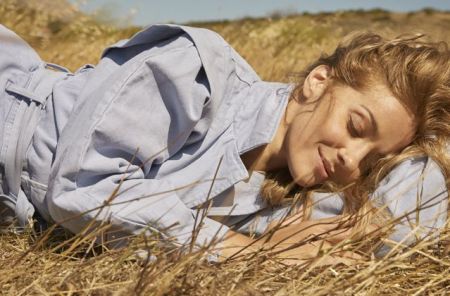 Νατάσσα Μποφίλιου:  «Ο καλλιτέχνης είναι το έργο του κι ο άνθρωπος η ζωή του»