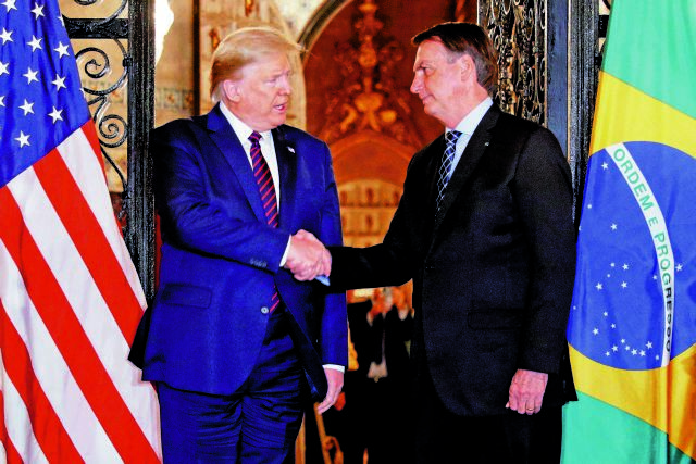 «Θα βγεις νικητής στη μάχη με τον κοροναϊό» – Το μήνυμα Μπολσονάρο στον Τραμπ