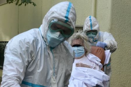 Κορωνοϊός : Ανησυχία για τη «βόμβα» διασποράς στο γηροκομείο – Συνεχίζεται η ιχνηλάτηση