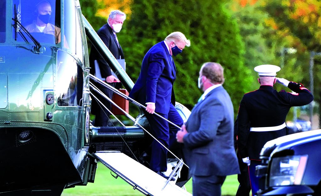 Στο νοσοκομείο με κορωνοϊό ο Τραμπ