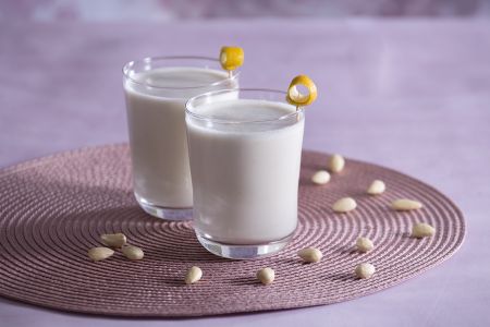 Smoothie με γάλα αμυγδάλου