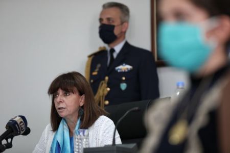 Σακελλαροπούλου : Πηγή έμπνευσης για όλους η αυταπάρνηση και ο πατριωτισμός των νησιωτών