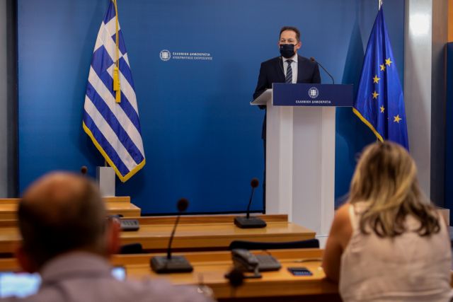 Η ενημέρωση των πολιτικών συντακτών από τον Στέλιο Πέτσα (live)