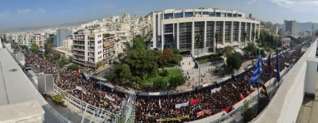 Δίκη Χρυσής Αυγής : Σε εξέλιξη τα συλλαλητήρια – Φρούριο η Αθήνα