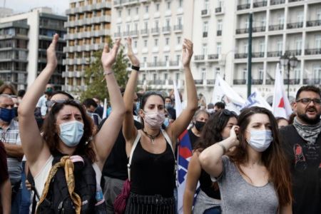 Κορωνοϊός -Κικίλιας : Συνιστά προσοχή στους διαδηλωτές κατά της  Χρυσής Αυγής λόγω συνωστισμού