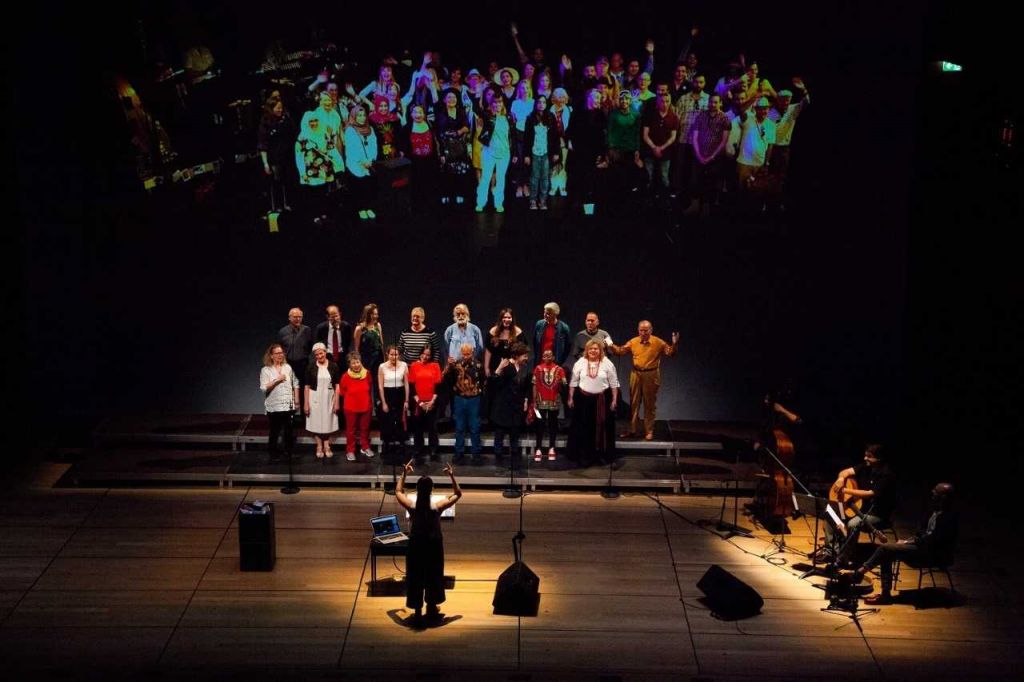 ΕΛΣ: Δίπλα στο κοινό