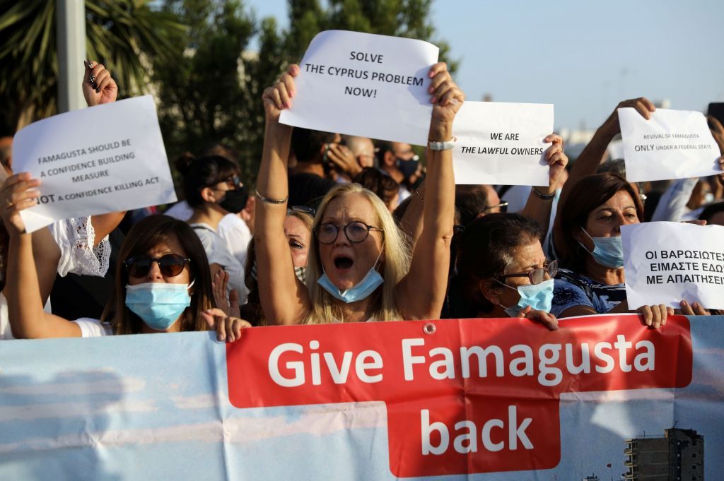 Βαρώσια : Οργή Κυπρίων για το άνοιγμα της παραλίας