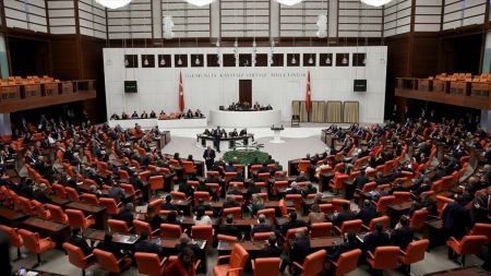 Πρόεδρος τουρκικής βουλής: Αποσταθεροποιητική η παρουσία των ΗΠΑ στη Σούδα