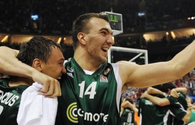 Πέκοβιτς : Σε κρίσιμη κατάσταση λόγω κορωνοϊού ο πρώην μπασκετμπολίστας του Παναθηναϊκού