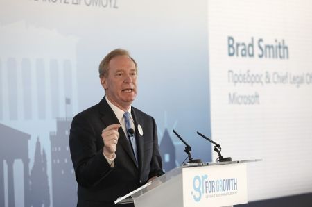 Μπραντ Σμιθ: Να προωθήσουμε τις αναλλοίωτες ελληνικές και ευρωπαϊκές αξίες