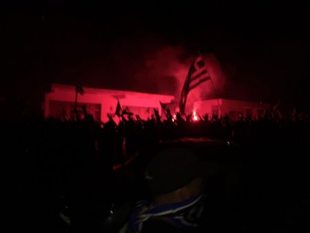 Κύπρος : Επεισόδια στο οδόφραγμα της Δερύνειας