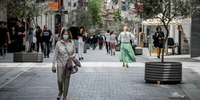 Κορωνοϊός: Τρομάζει η μέση ηλικία κρουσμάτων –  Ανησυχία για τον δείκτη Rt στην Αττική | tovima.gr