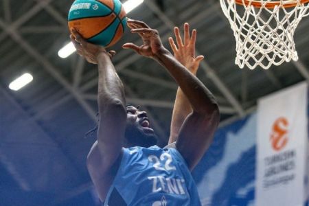 Άλεξ Πόιθρες : Συνεχίζει να εντυπωσιάζει τη Euroleague ο ταλαντούχος αμερικανός