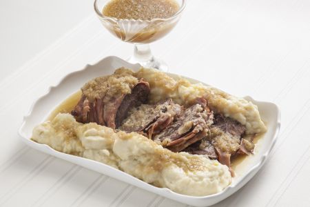 Μοσχάρι με κρεμμύδια στην κατσαρόλα