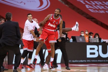 Ο Ολυμπιακός του Μπαρτζώκα δεν… Χάρισον τη νίκη (85-82)