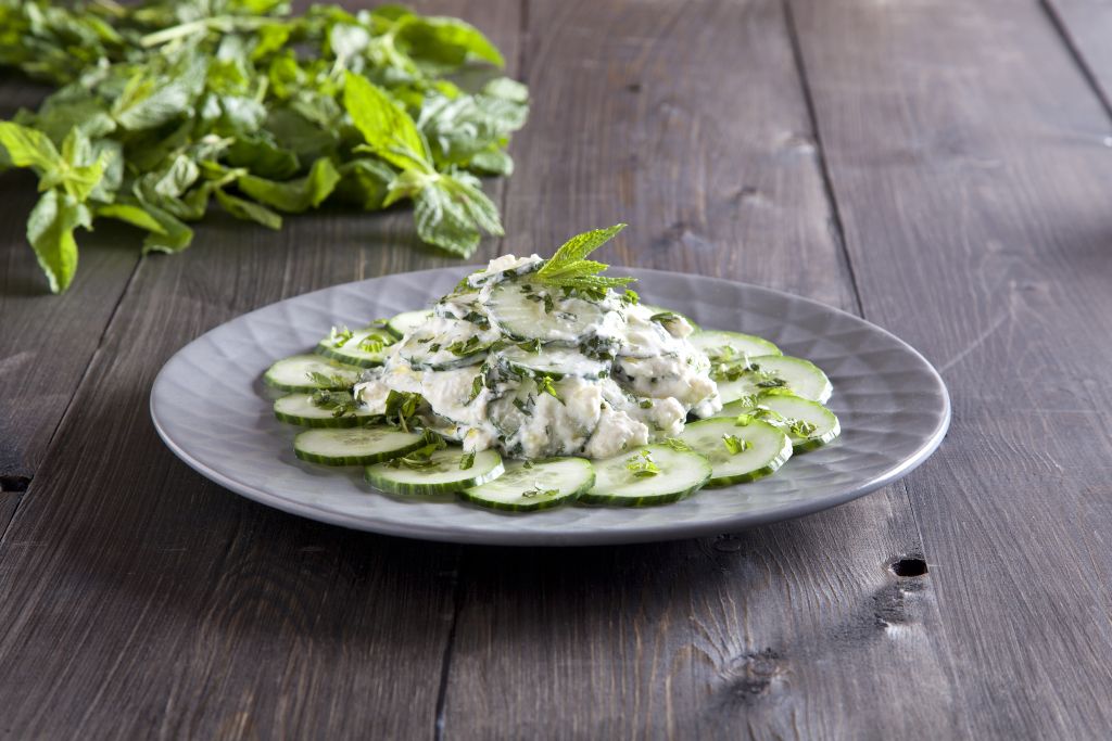 Σαλάτα με αγγούρι και γιαούρτι