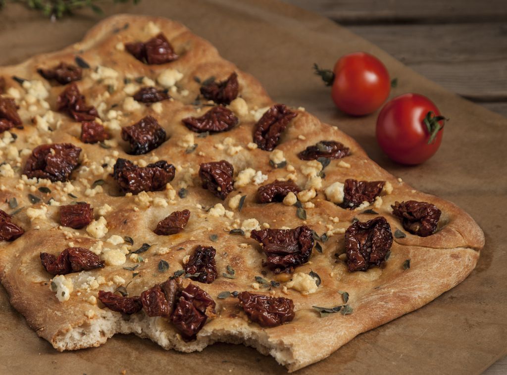 Φοκάτσια με λιαστές ντομάτες