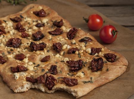 Φοκάτσια με λιαστές ντομάτες