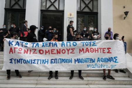 Ελεύθερος ο 14χρονος μαθητής ύστερα από 4 ημέρες κράτηση στη ΓΑΔΑ