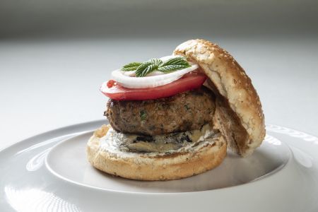 Σπιτικό μπέργκερ με πρόβειο κιμά