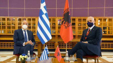 Η ΕΕ χαιρετίζει τη συμφωνία Ελλάδας και Αλβανίας για προσφυγή στη Χάγη